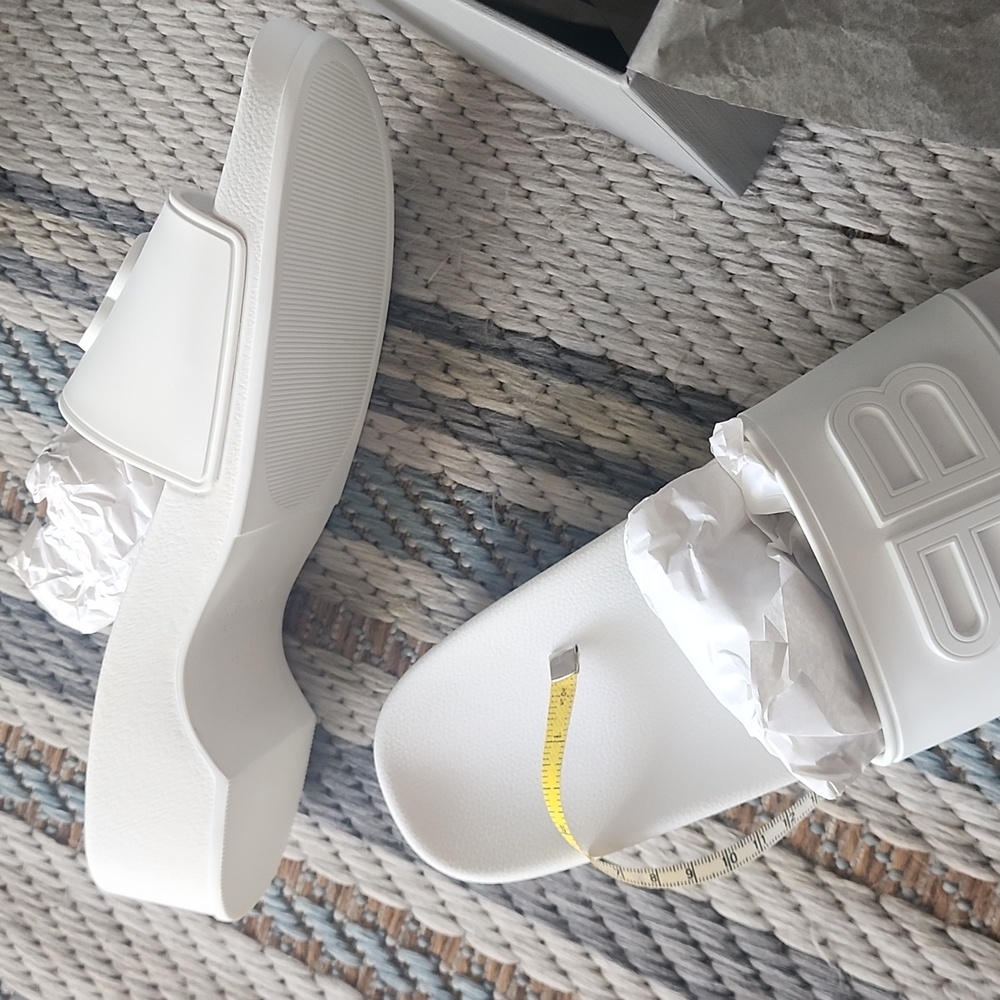 Balenciaga Women's White Slide Sandals - Picture 12 of 13